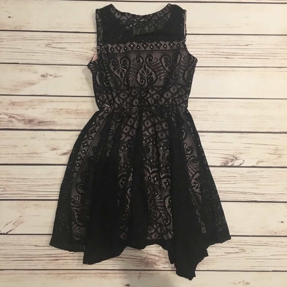 ✨Beautiful Black Dress 🖤 - Picture 2 of 4